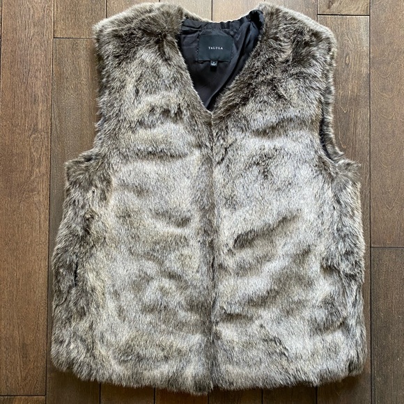 ARITZIA NWOT Talula Park Slope faux fur vest. Size small. Grey/brown colour. - Picture 2 of 8